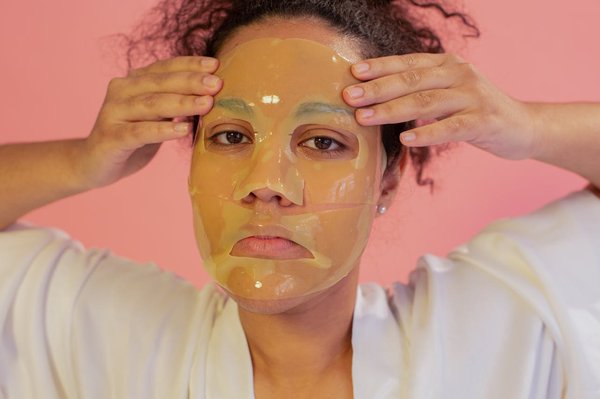 Révélez une peau radieuse avec le masque acide hyaluronique