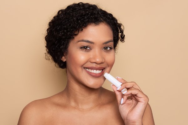 Baume pour lèvres : les ingrédients à éviter pour protéger vos lèvres